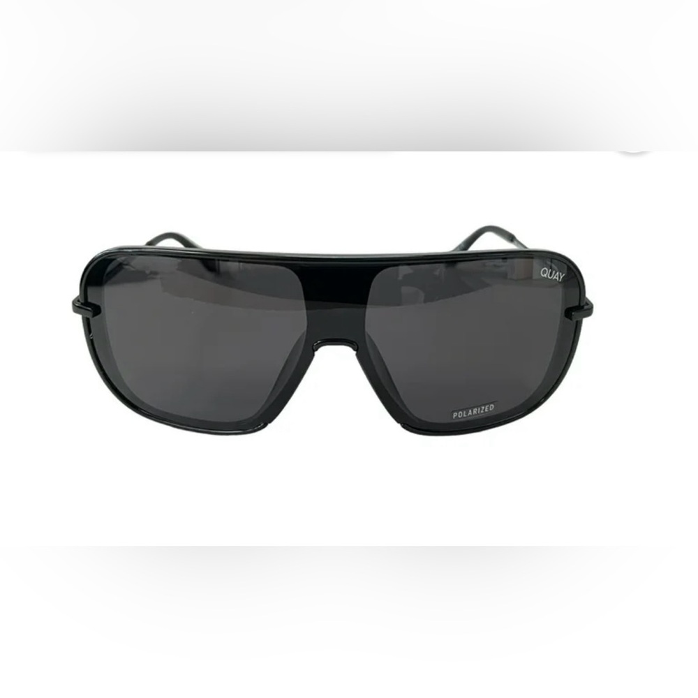 Quay Australia Take a Number
Oversized Black Sunglasses